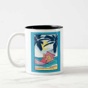 Taza Bicolor Mujer en una hamaca en la playa