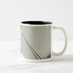 Taza Bicolor Mujer que lleva a cabo el aparejo en el yate