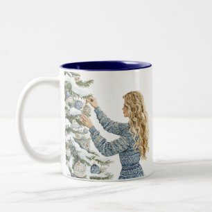 Taza Bicolor Mujer Rubia Decorando Árbol de Navidad