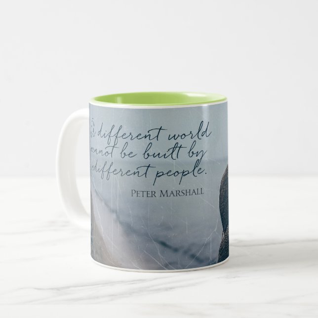 Taza Bicolor Mundo Diferente (Anverso izquierdo)