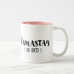 Taza Bicolor Namaste en cama