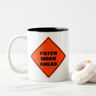 Taza Bicolor Naranja parche trabajo por delante señal de carret