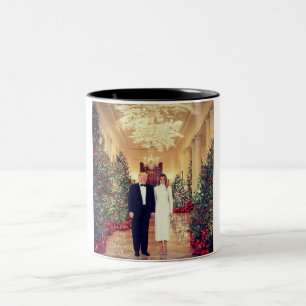 Taza Bicolor Navidades de Trump para la Casa Blanca