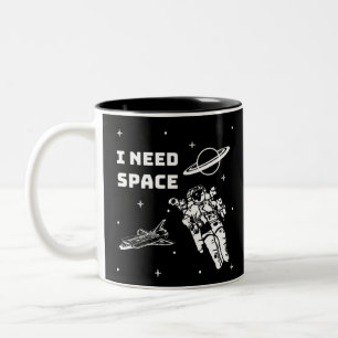 Taza Bicolor Necesito espacio geek