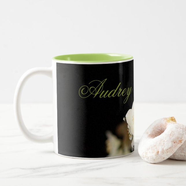 Taza Bicolor Negro Con Flores Blancas (Con donut)