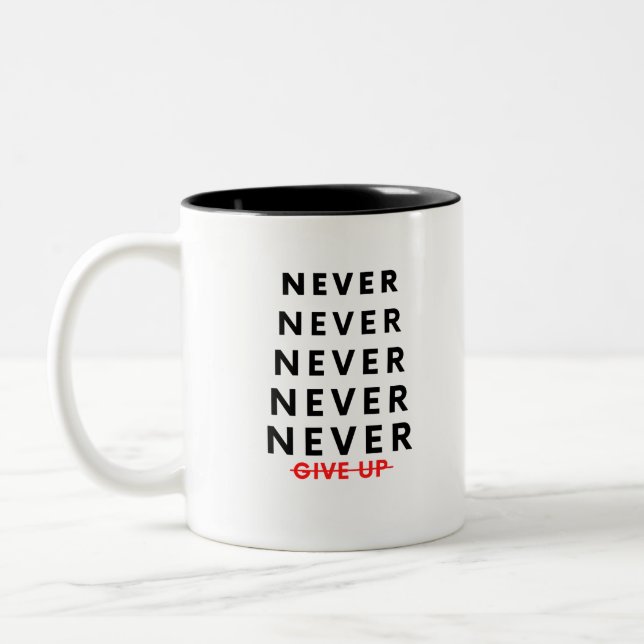 Taza Bicolor Never Give Up Two-Tone Coffee Mug (Izquierda)