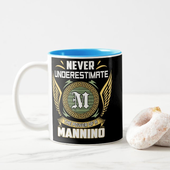 Taza Bicolor Never Underestimate The Power Of A Mannino (Con donut)