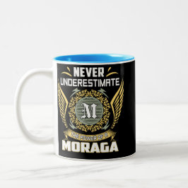 Taza Bicolor Never Underestimate The Power Of A Moraga