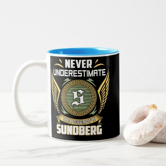 Taza Bicolor Never Underestimate The Power Of A Sundberg (Con donut)