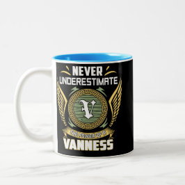 Taza Bicolor Never Underestimate The Power Of A Vanness