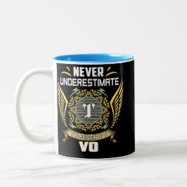 Taza Bicolor Never Underestimate The Power Of A Vo