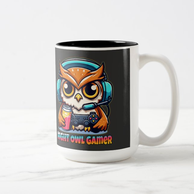 Taza Bicolor Night Owl Gamer Mascot Fun Gaming Illustration (Derecha)