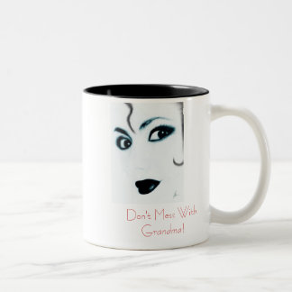 Taza Bicolor ¡No ensucie con la abuela!