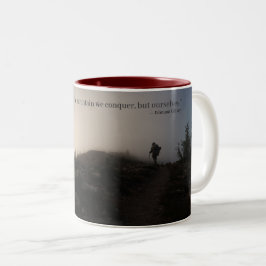 Taza Bicolor No es la montaña lo que conquistamos, sino nosotro