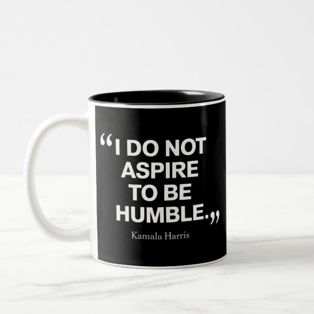 Taza Bicolor No espero ser humilde cita Kamala Harris (Izquierda)