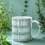 Taza Bicolor No Estás Sola Recuerda La Pista De Inspiración<br><div class="desc">No Estás Sola Recuerda La Pista De Inspiración</div>