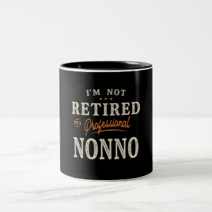 Taza Bicolor No estoy jubilado Soy un profesional no gracioso