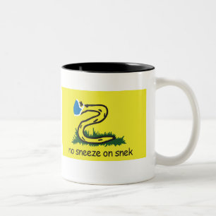 Taza Bicolor No hay estornudos en Snek mug