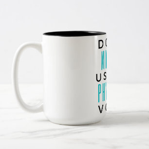 Taza Bicolor No me hagas usar mi voz médica 2