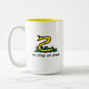 Taza Bicolor No pisar en snek memes parodia de Gadsden SnekRigh