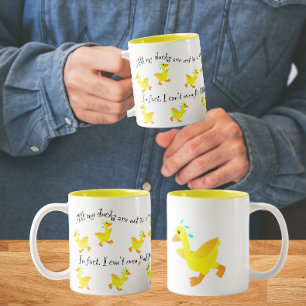 Taza Bicolor No tengo todos mis patos en fila