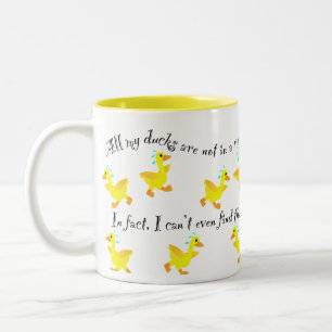 Taza Bicolor No tengo todos mis patos en fila