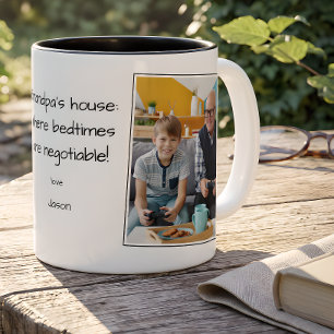 Taza Bicolor Nombre de los nietos en la foto de la casa del abu