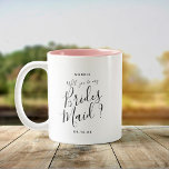 Taza Bicolor Nombre personalizado de la pregunta de las novias<br><div class="desc">Personalizado lindo "¿Serás mi Novia? Mug,  regalo perfecto para pedirle a tu hermano que sea parte de tu celebración boda. El diseño de escritura con letras a mano mezclado con la tipografía moderna se puede personalizar con un nombre y una fecha.</div>