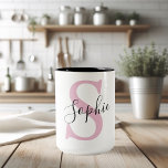 Taza Bicolor Nombre personalizado moderno Monograma rosa<br><div class="desc">Nombre personalizado moderno Monograma rosa</div>