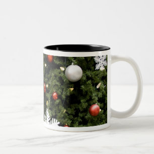Taza Bicolor Norteamérica. Decoraciones del navidad en árbol.