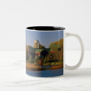 Taza Bicolor Norteamérica, EE. UU., Wisconsin. Granero rojo en