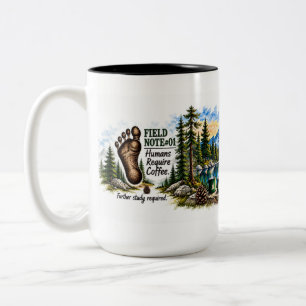 Taza Bicolor Nota de Campo de Bigfoot #01 Los Humanos Requieren