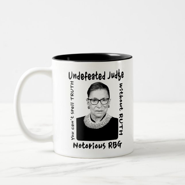 Taza Bicolor Notorio Juez Inderrotado De RBG (Izquierda)