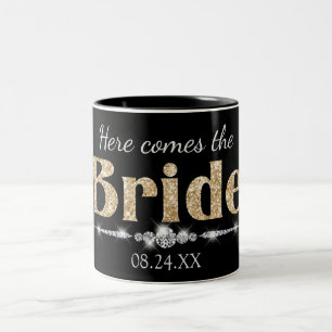 Taza Bicolor Novia con Brillo Dorado y Diamantes sobre Fondo Ne