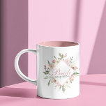 Taza Bicolor Novia Hermosa Boda de Monograma Rubor con Floral R<br><div class="desc">Esta hermosa taza de Bride presenta un precioso marco de diamante con rosas de acuarela de marfil y flores de peonía rosada para crear un borde floral alrededor de la palabra BRIDE en una tipografía elegante. Personalice este magnífico regalo de ducha de novia para el honorable agregando su nombre en...</div>