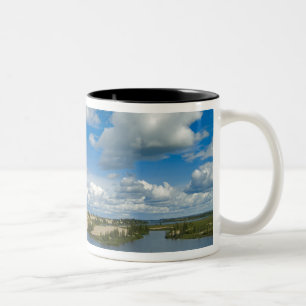 Taza Bicolor Nubes cúmulus flotan sobre lagos, Noroeste