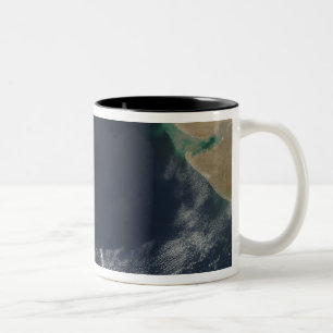 Taza Bicolor Nubes de onda sobre el Mar Arábigo