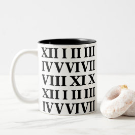 Taza Bicolor Numeral Romano en Blanco y Negro