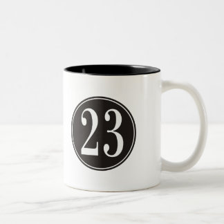 Taza Bicolor Número 23 - Círculo negro (frente)