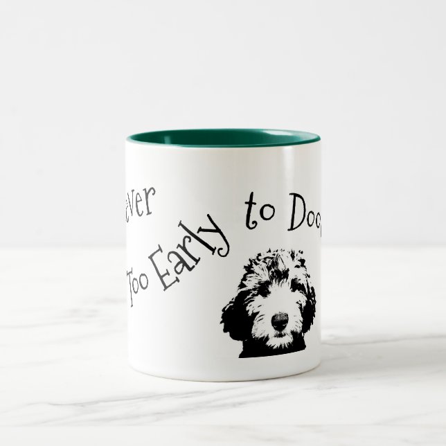 Taza Bicolor Nunca demasiado temprano Mug (Centro)