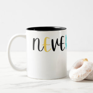 Taza Bicolor Nunca le importa el hermano