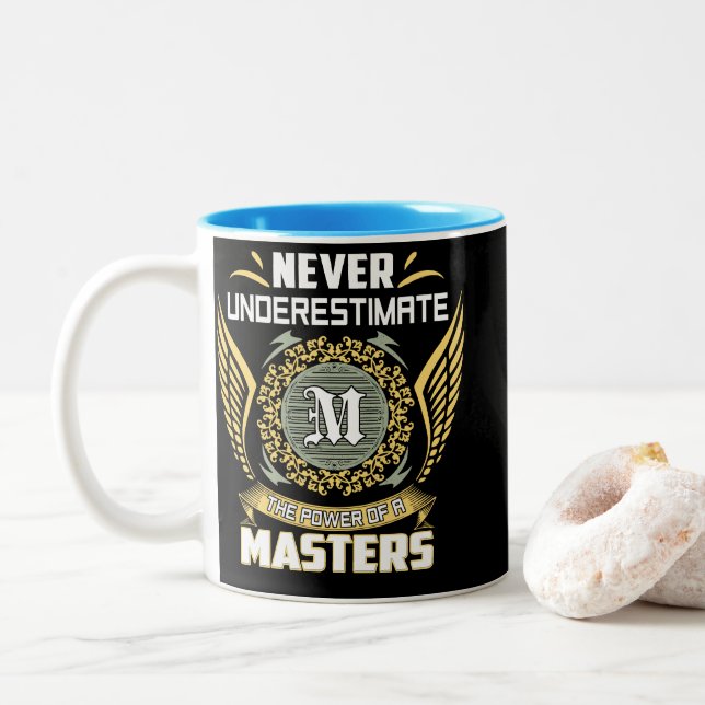Taza Bicolor Nunca Subestimes El Poder De Un Máster (Con donut)