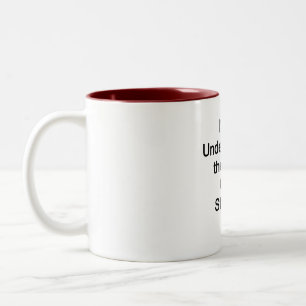 Taza Bicolor Nunca subestimes la estupidez del otro