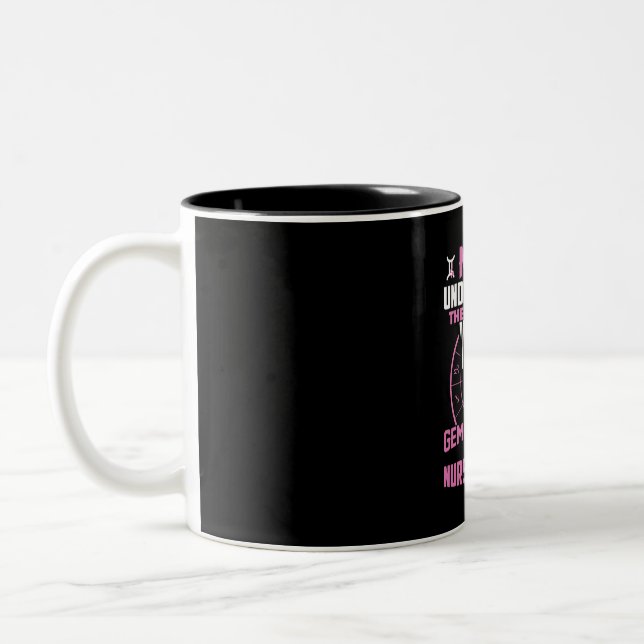 Taza Bicolor Nurse Gift | Nunca Subestimes El Poder (Izquierda)