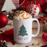 Taza Bicolor Obtener luz | Navidades divertidos<br><div class="desc">¿Es realmente café en tu taza? Nuestro divertido diseño de tazas de Navidades "se enciende" con letras de corte rojas y verdes festivas con un ilustracion de árbol de Navidad iluminado con una estrella.</div>