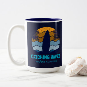Taza Bicolor Olas de caza Arte Retro Surfboard Beach