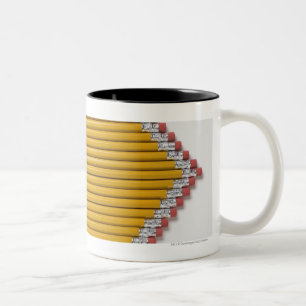 Taza Bicolor Opinión de alto ángulo de lápices en una fila