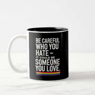 Taza Bicolor Orgullo LGBT Tengan Cuidado A Quien Odian Frase Di