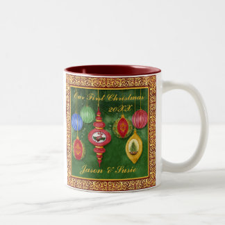 Taza Bicolor Ornamento clásico de Navidad Primer Navidad Mug