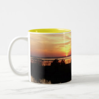Taza Bicolor Paisaje de Chincoteague Sunset II Virginia